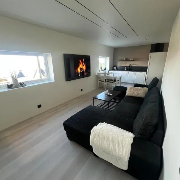 New Modern Apartment in Senja, Hotel in Senja