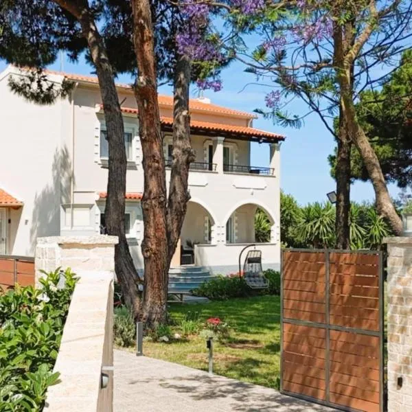 Luxury Villa "Ivone" in Almyros Beach - Private Villa near the Sea、Corfuのホテル