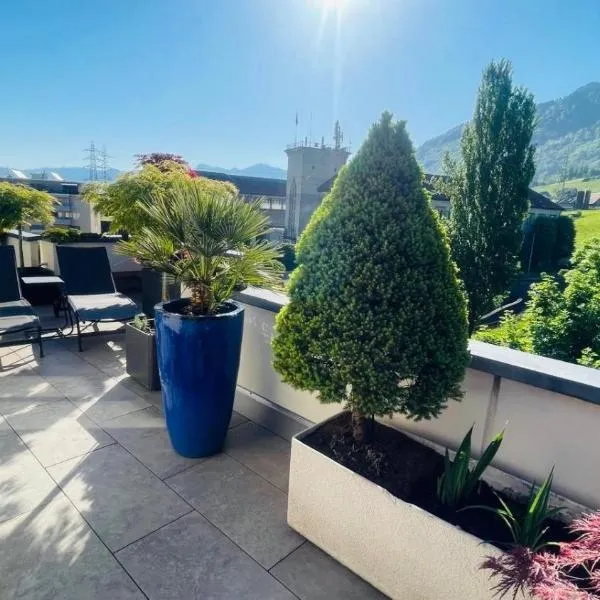 Grosse Terrasse mit Privatsphäre & Aussendusche, ξενοδοχείο σε Siebnen