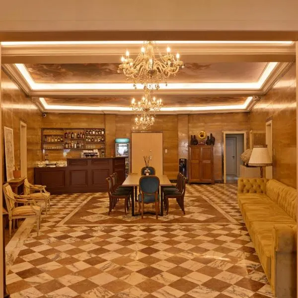 2115 Boutique Hostel, hotel in Durrës