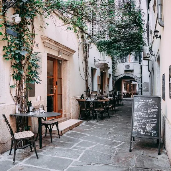 Second Life in Piran - Hotel Zala Piran with private parking and shuttle service, hotel in Piran