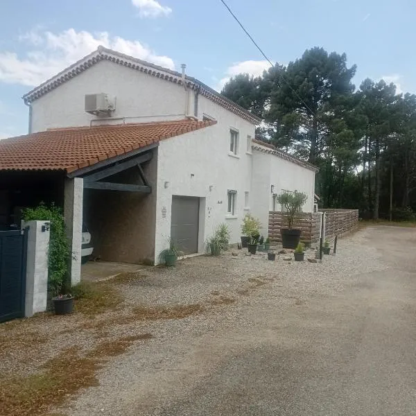 La maison des pins, ξενοδοχείο σε Saint-Peray