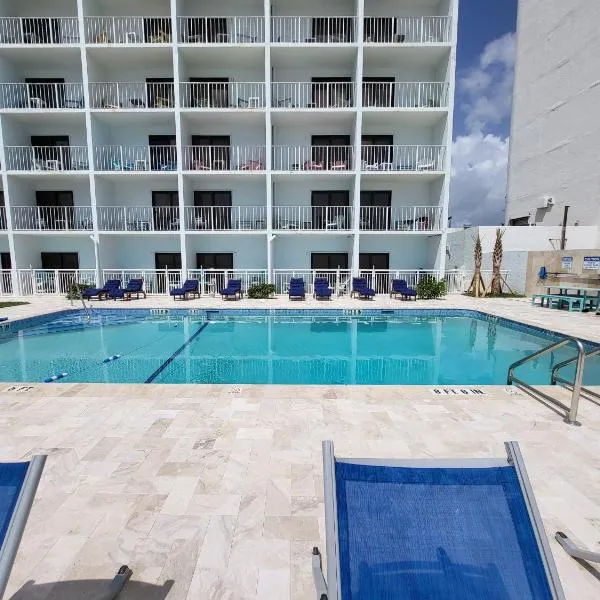Beachside Hotel - POOL IS OPEN!, hotel in Daytona Beach