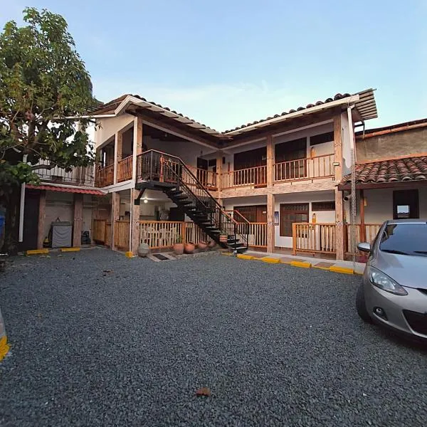 Casa Vieja Alba Inés con Estacionamiento privado, Hotel in Buga