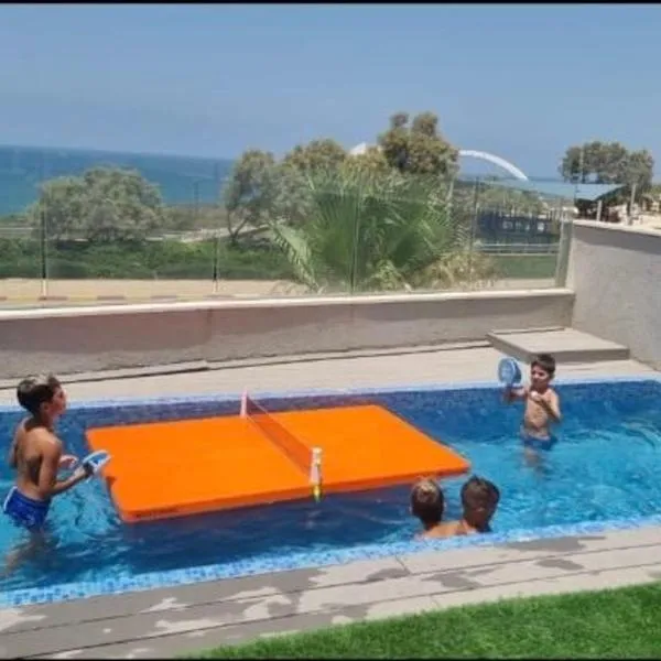 Vila first line to the sea, hôtel à Netanya