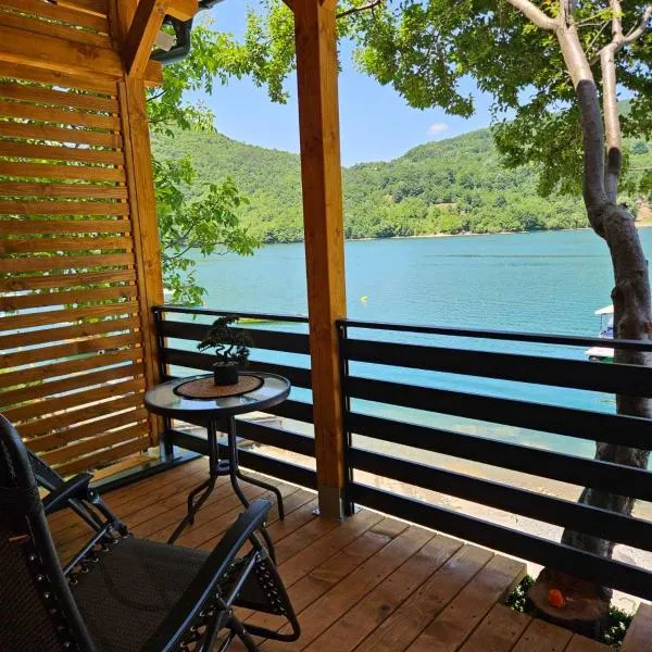 Villa Razlicak - Jezero Lake Perucac，位于佩鲁恰茨的酒店