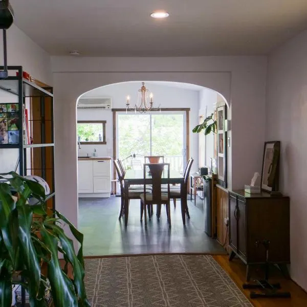 River-View Bright Quebec City Apartment, hotel i Québec