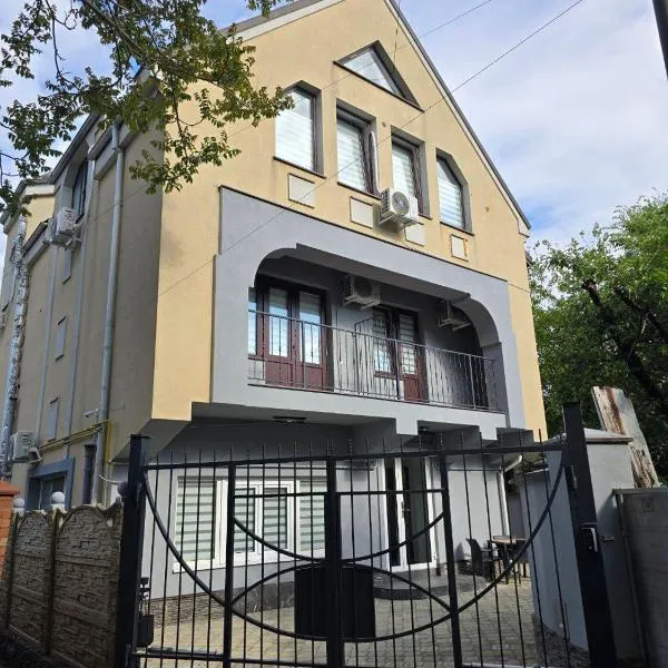 Small House ApartHotel, hotel in Chişinău