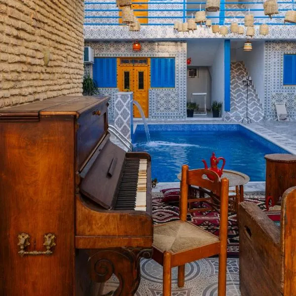 BDar Stay Maison d'hôtes avec piscine et rooftop à Tozeur, à 10 min de la Médina, hotel in Tozeur