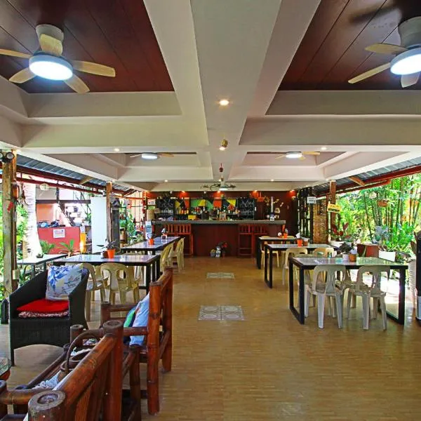 Adriana's Place Tropical Guesthouse, hotel in Panglao