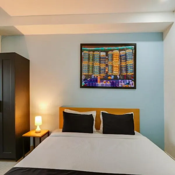 Super Townhouse QUALIA PRIME HOTEL NEAR NEXUS MALL, hotel in Hyderabad