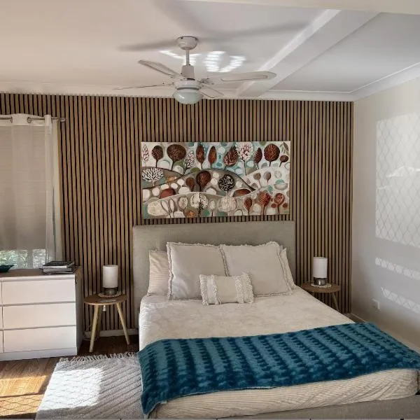 Seascape Retreat - Time to Slow Down - Suits Couples or Family with Kids with 2 sleeping spaces, Hotel in Agnes Water