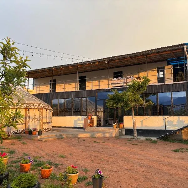 Guesthouse Snow Leopard - 'Ak Ilbirs', hotel in Tong