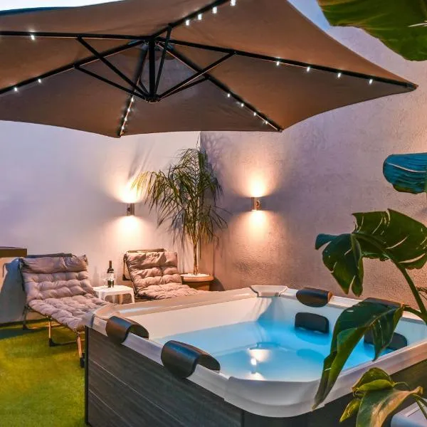 Avli Village House with Private Jacuzzi, hotel v destinaci Paradeísion
