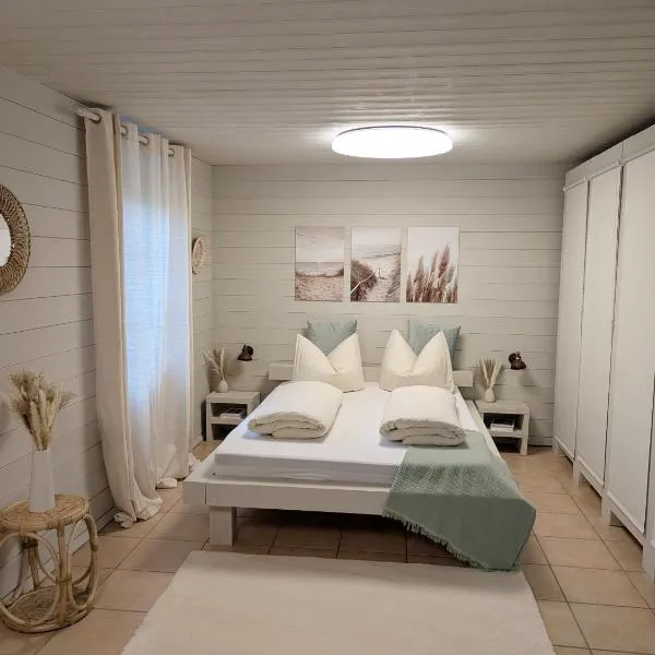 Ferienwohnung Blütenzauber in Idyllischer Lage Nähe Bodensee, hôtel à Hilzingen