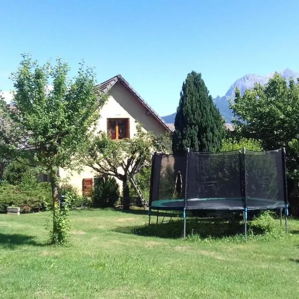 Gîte de la Sézia, hôtel à Quet-en-Beaumont