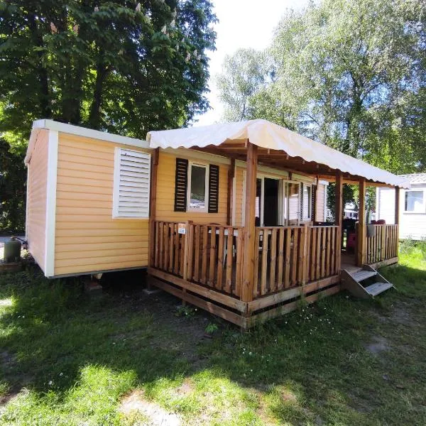 Bungalow 6 pers, proche Europa Park, ménage inclus, en camping avec piscines, hotel v mestu Boofzheim