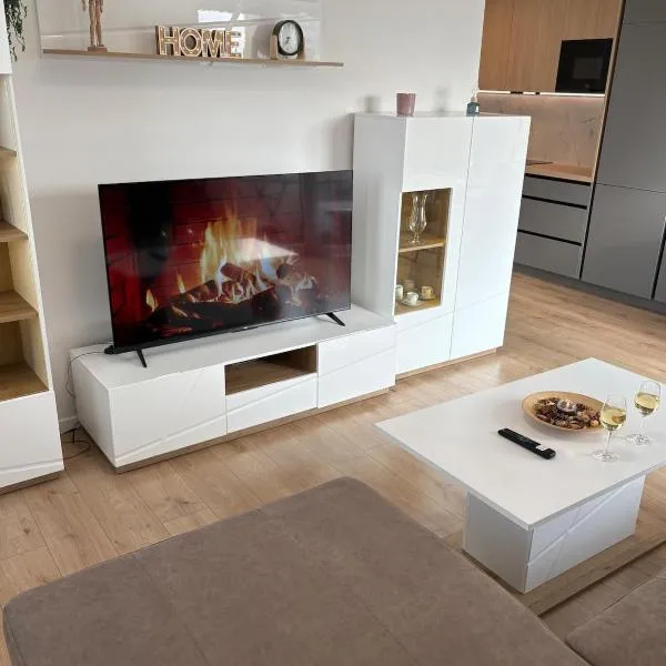 Topoľčianska Apartment Bratislava - Free Garage Parking & 10min Tram to Center, hotel a Bratislava