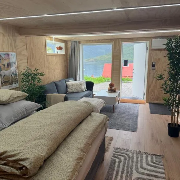 The View of the Senja mountains, ξενοδοχείο σε Senja