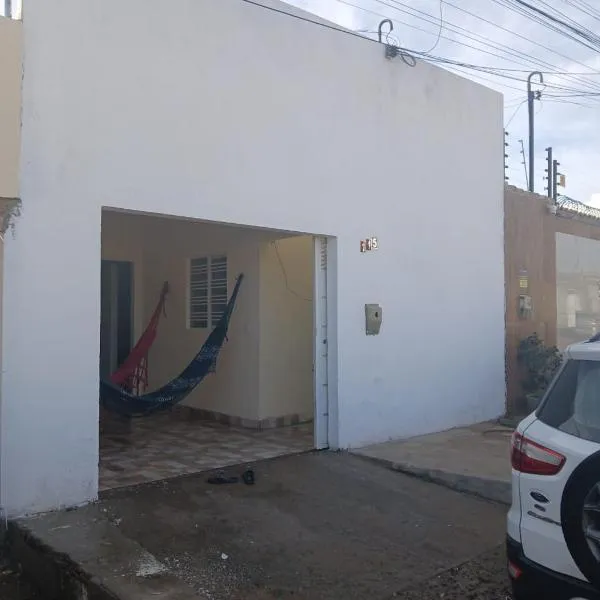 Casa 2 quartos em petrolina com ótima localização, hôtel à Petrolina