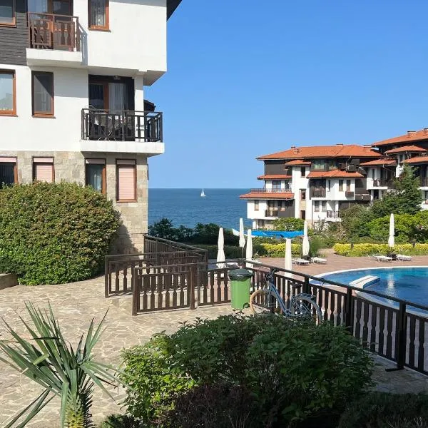 Saint Thomas Holiday Village Condo, hotel a Sozopol
