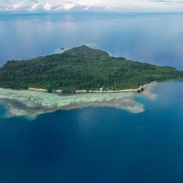 Reconnect - Private Island Resort & Dive Center Togean - Buka Buka Island, hôtel à Ampana