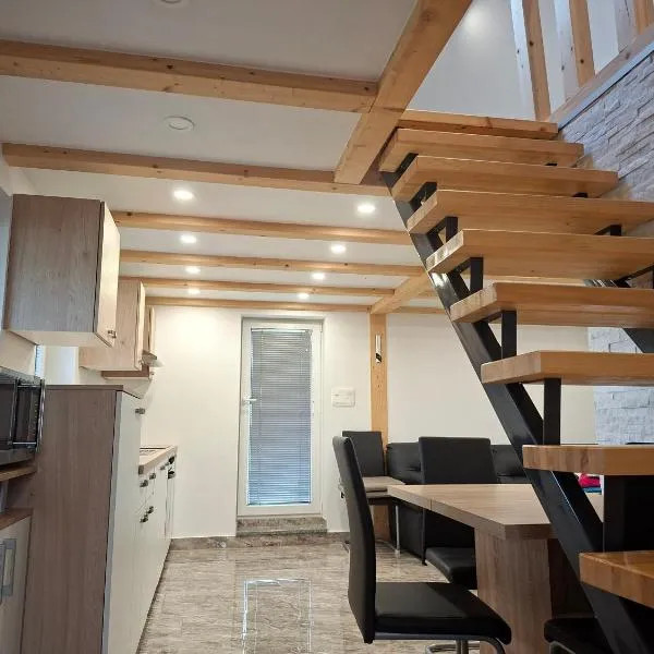 Sun House Luka, מלון בRadmirje