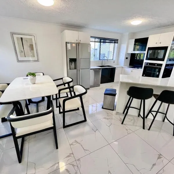 Surfers Paradise Center- Ocean View Vacation Condo-Pool&Pier,Walk to Beach, hotel in Gold Coast