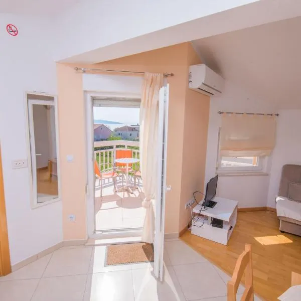 Villa Diva Apartments, hotel in Kaštela