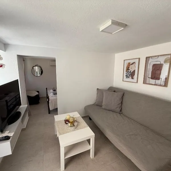 ΔΙΑΜΕΡΙΣΜΑ 45τμ ΕΛΕΟΥΣΑ ΙΩΑΝΝΙΝΑ, hôtel à Eleoúsa