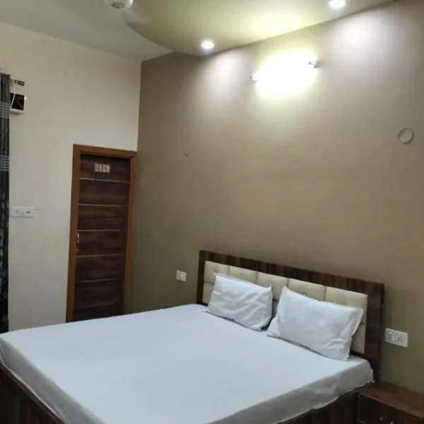 Vishal Homestay, ξενοδοχείο σε Rāja Sānsi