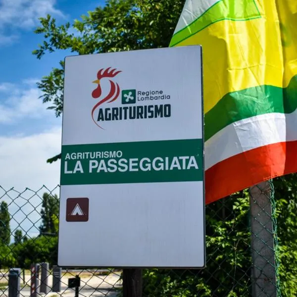 Agri Campeggio La Passeggiata solo posti campeggio camper roulotte tende,位于Goito的酒店