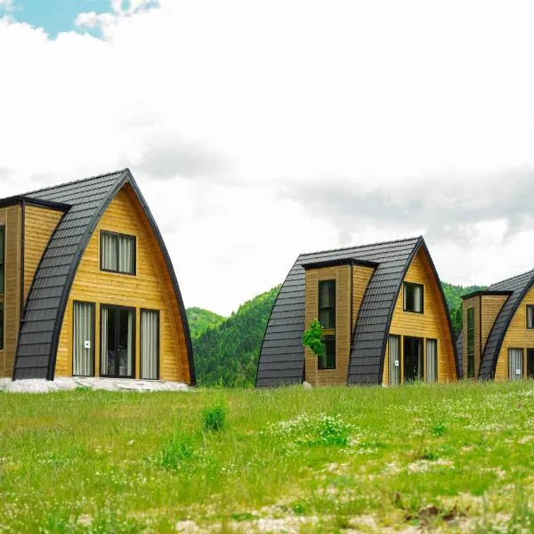 Altus Highland Lodges, Hotel in Tepelenë