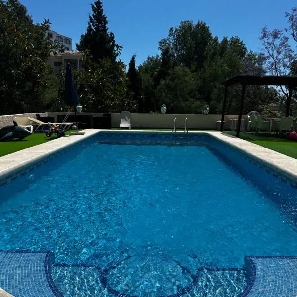 Villa Copacabana Family Loft, отель в Хавеа