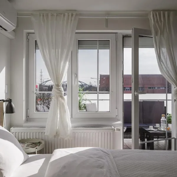 Spacious 4-Story Home with Sauna & Garden, hôtel à Prague