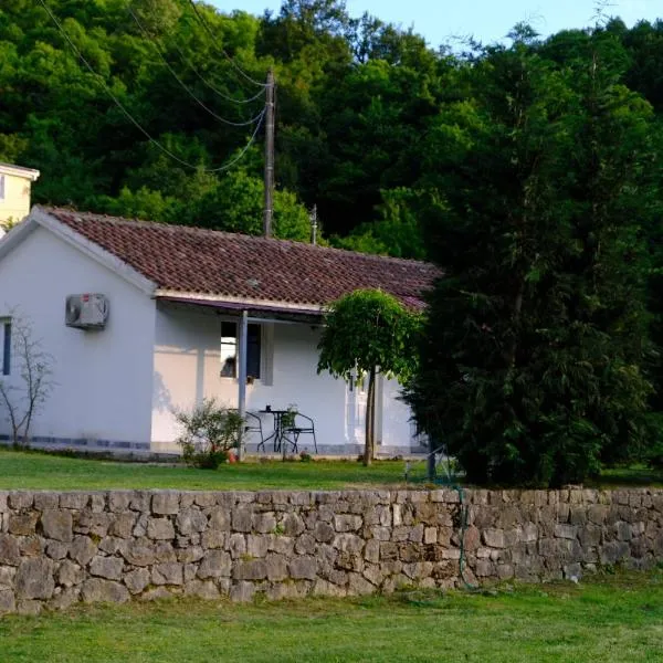 Sunlight Cottage Maya, hôtel à Virpazar