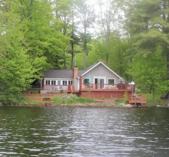 Lakeside Retreat - HOT TUB, Swimming, Boats, hotel Rindge-ben