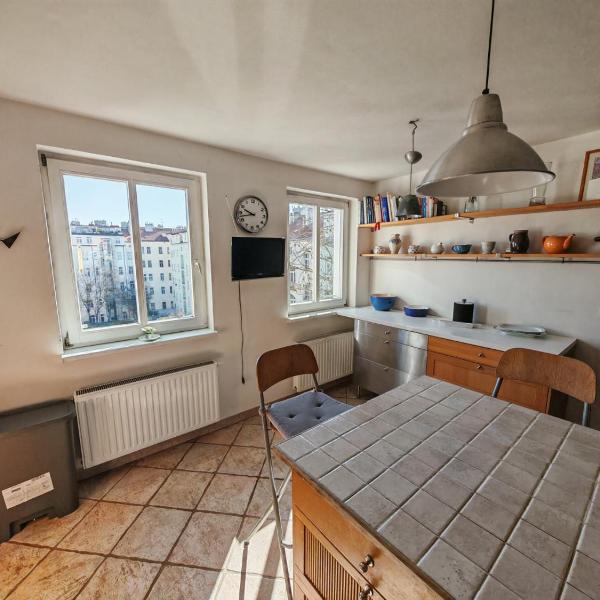 Elegant and Spacious 4BR Loft in Charming Vinohrady, Praha