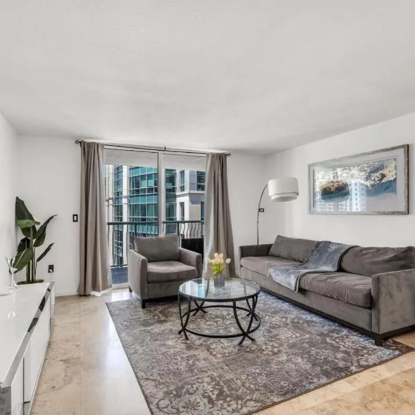 Stylish 1BR Brickell Retreat Walk to Everything, hotel v Miami