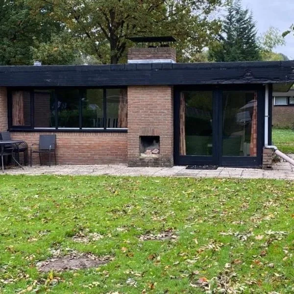 Bungalow in Sonnevijver - Hoge kempen, hotell sihtkohas Lanaken