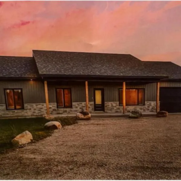 Simply Serenity - steps from Lake Huron, hotel a Miller Lake