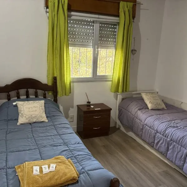 "Departamento 3 Dormitorios con Garaje y Terraza con Parrilla -StayNeuquen- Hasta 7 huéspedes, Hotel in Neuquén