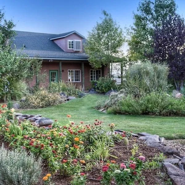 Wildland Gardens Farm House w Private Hot tub, hotel v destinaci Joseph