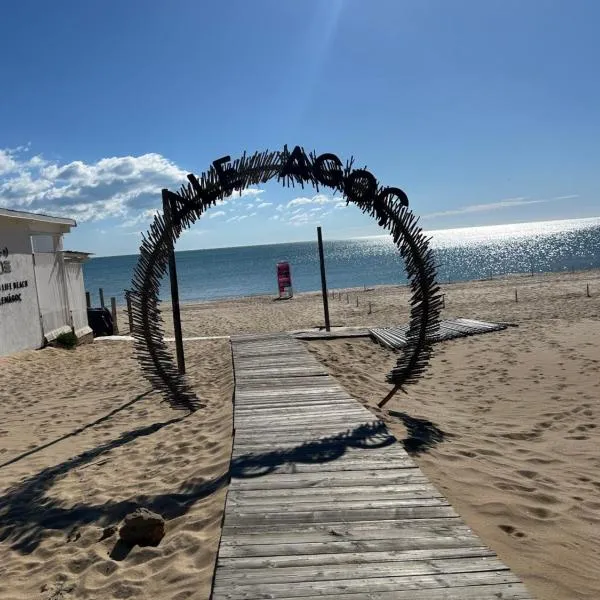 Студио Комфорт, Смокиня,Созопол,Затворен комплекс,4 басейна, 1-ва линия море, hôtel à Sozopol