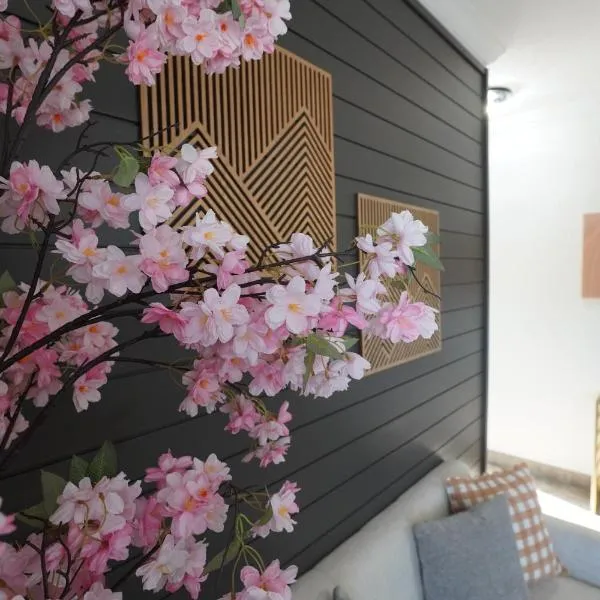 Villa Fiorō -Bold Luxury 2BR - River & Coastal Vibe, hotel din Cocoa Beach