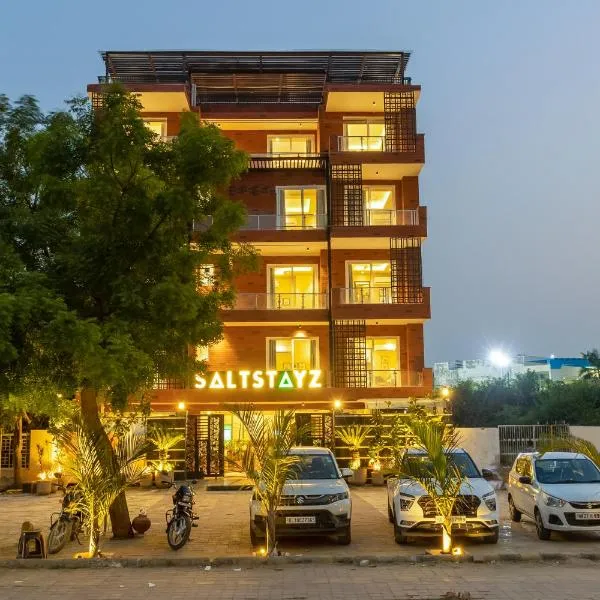 Saltstayz Premier - Sector 50 & Golf Course Ext Road, hotel in Gurgaon