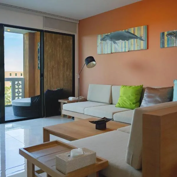 20 min from Hua Hin - Tide & Tail 2BR Beachfront Condo Baan Chaan Talay, hotell i Ban Bo Khaem