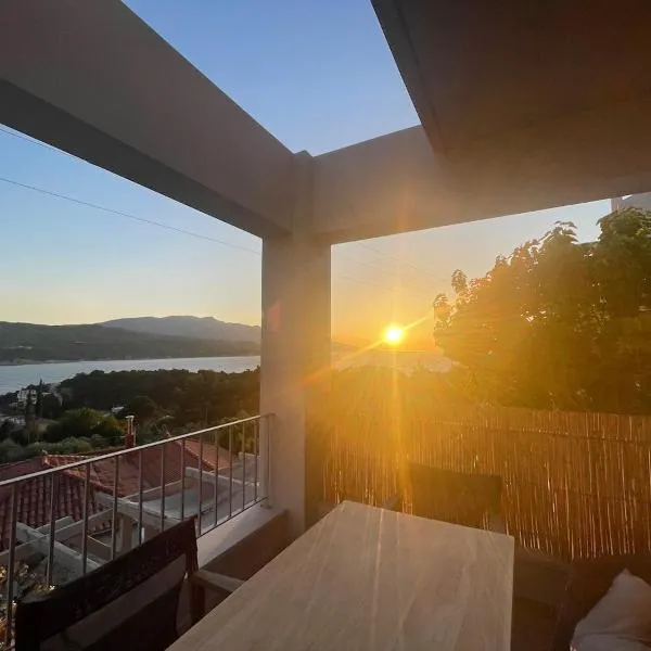 Sea View Serenity 3BR Home near Beach & Town, Hotel in Samos