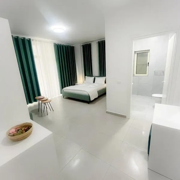 Drymades Ruci Rooms, hotel in Dhërmi