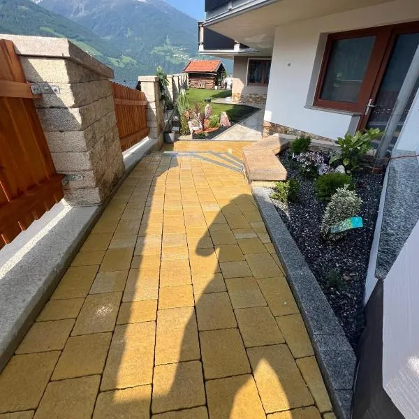 Apart-Bergheim, Hotel in Fließ